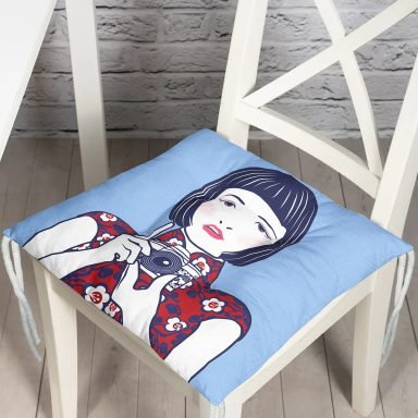 Fotoğraf Çeken Japon Kız Motifli Pofidik Sandalye Minderi