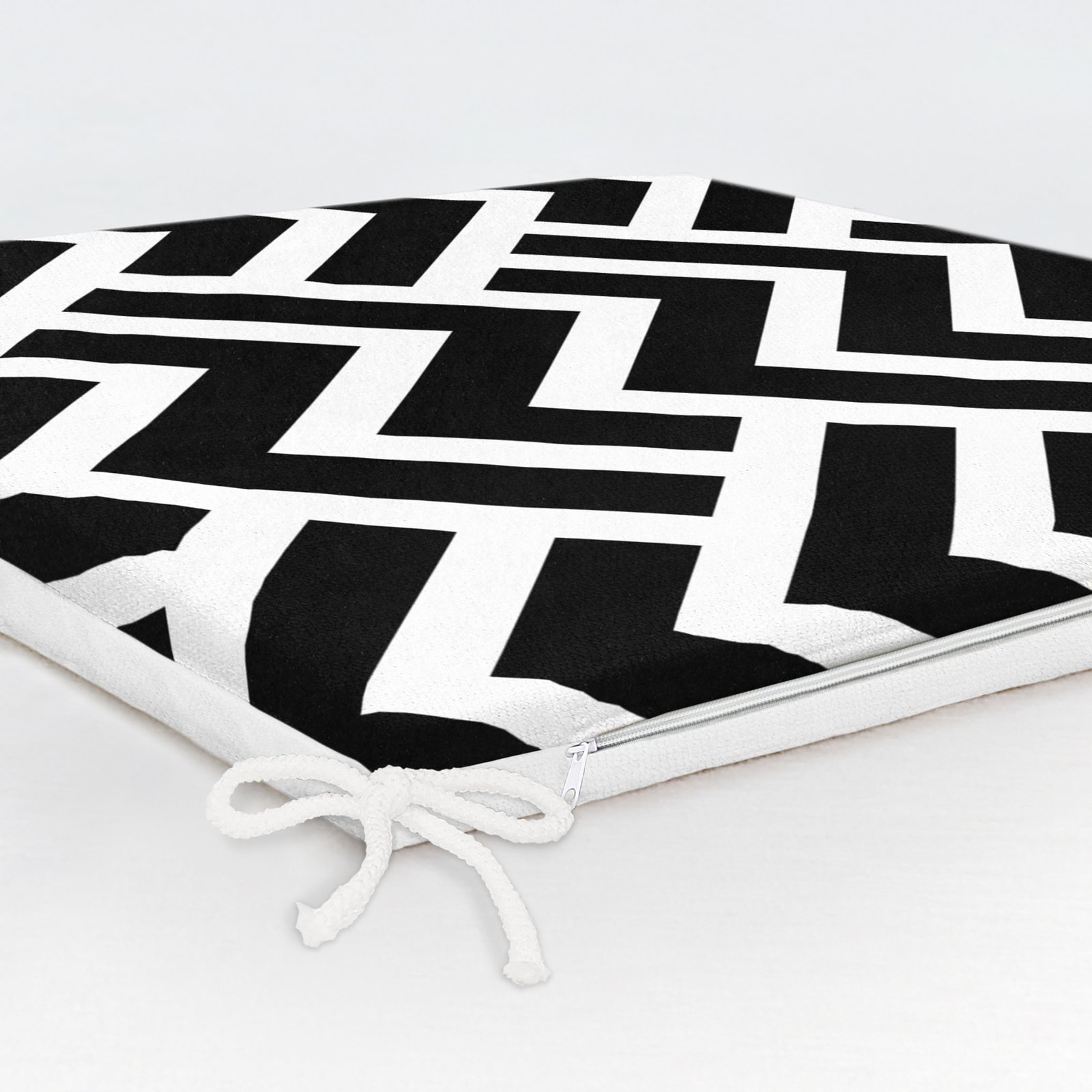 Frm-2021-Siyah-Beyaz-Geometrik-Desenli-Fermuarli-Sandalye-Minderi-Gorsel-5