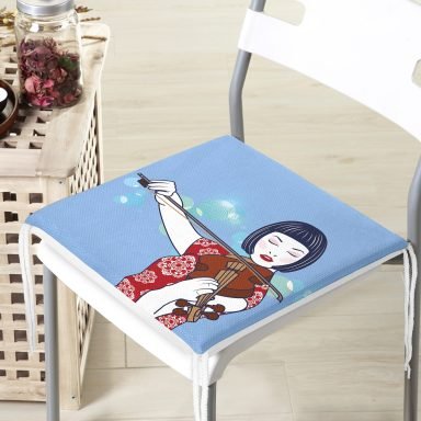 Mavi Zeminde Keman Çalan Japon Kız Desenli Dekoratif Fermuarlı Sandalye Minderi