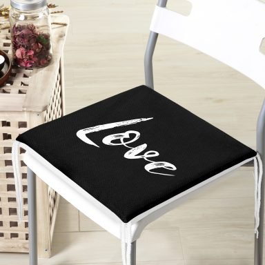 Siyah Zeminde Love Yazılı Modern Fermuarlı Sandalye Minderi