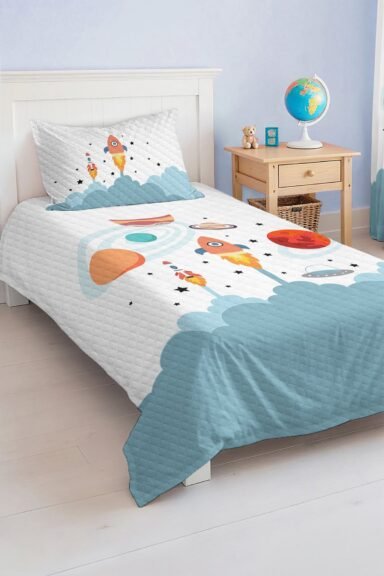 Roket ve Gezegen Desenli Mavi Bulutlu Çocuk ve Genç Odası Tek Kişilik Pike Takımı