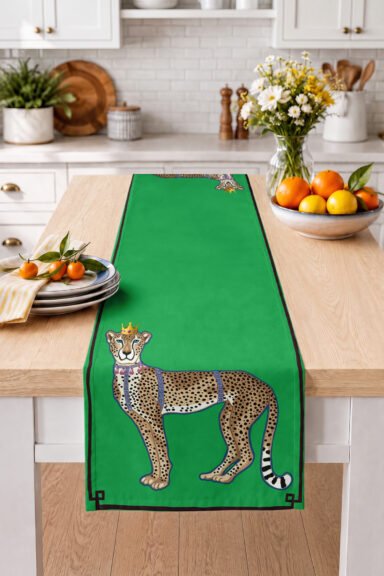 Kraliçe Taçlı Leopar ve Safari Figürlü Modern Dijital Baskılı Dekoratif Masa Runnerı 40x140cm