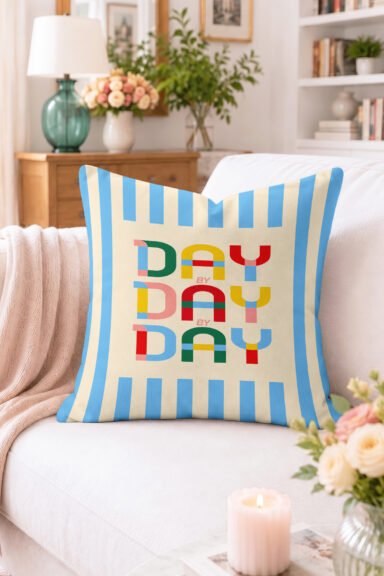 Day By Day Yazılı Renkli Tipografik Kırlent Kılıfı - Mavi Çizgili Modern Dekoratif Yastık Kılıfı