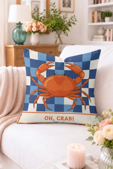 Oh, Crab! Yengeç Figürlü Mavi Beyaz Kareli Kırlent Kılıfı - Deniz Temalı Dekoratif Yastık Kılıfı