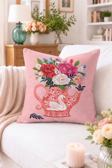 Kuğu Figürlü Çiçek Buketi ve Çaydanlık Desenli Kırlent Kılıfı - Pembe Vintage Dekoratif Yastık Kılıf
