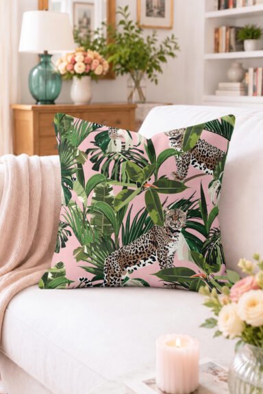 Leopar ve Tropikal Yaprak Desenli Kırlent Kılıfı - Pembe Yeşil Modern Dekoratif Yastık Kılıfı