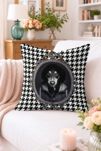 Sanatçı Tarzında Köpek Figürü ve Siyah Beyaz Desenli Kırlent Kılıfı - Modern Dekoratif Yastık Kılıfı