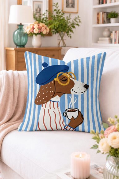 Mavi Çizgili ve Kahve İçecekli Sevimli Köpek Desenli Kırlent Kılıfı - Retro Dekoratif Yastık Kılıfı