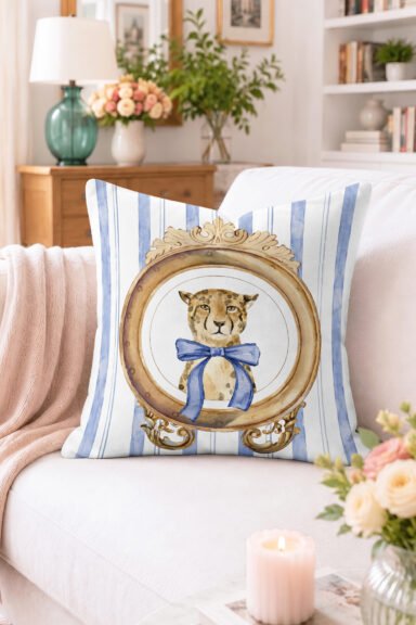 Sarsılmaz Leopar Figürü ve Mavi Çizgili Desenli Kırlent Kılıfı - Vintage Dekoratif Yastık Kılıfı