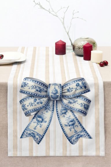 Mavi Çini Kurdele Fiyonk ve İnce Çizgili Desenli 40x140cm Dijital Baskılı Runner Dekoratif Masa Runnerı