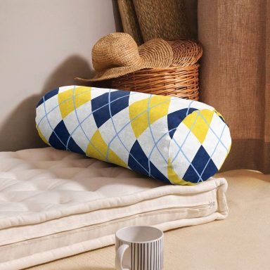 Beyaz Zemin Üzerinde Baklava Desenli Dijital Baskılı Modern İç Dolgulu Yumuşak Silindir Form Yastık Kırlent