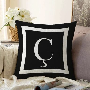 Siyah Zemin Beyaz Çerçeveli Ç Harfi Dijital Baskılı Raşel Yastık Kırlent Kılıfı